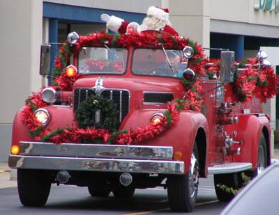 Our Maxim Engine 5 delivering Santa to Indy's Southside on Dec 1 2007